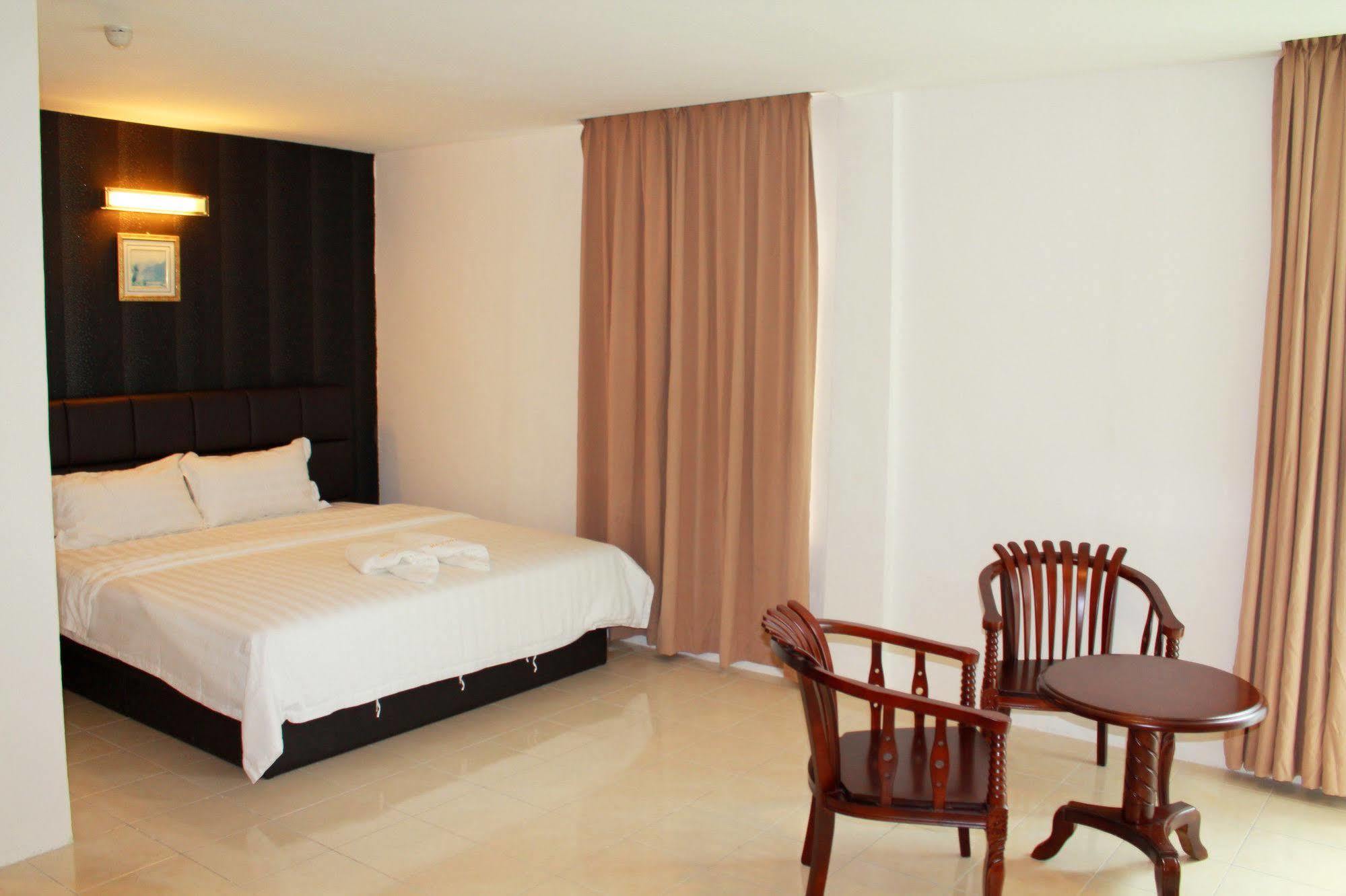 Havona Hotel - Taman Tropika Kulai Exterior foto